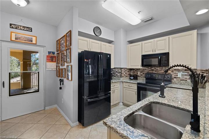 1064 Winding Pines CIR # 205, CAPE CORAL FL 33909