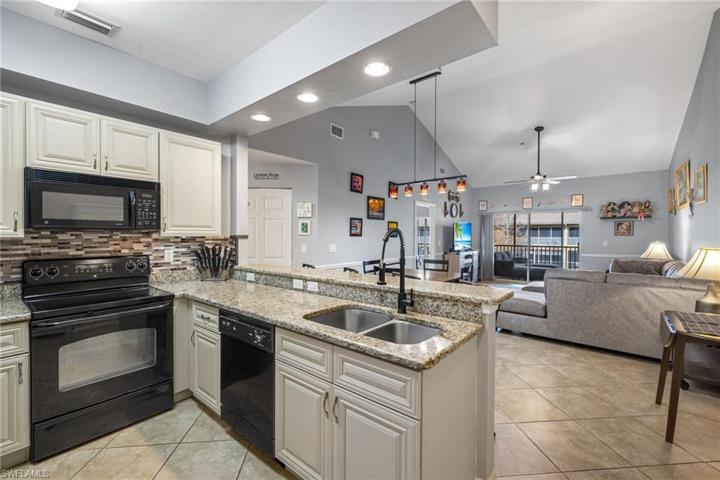 1064 Winding Pines CIR # 205, CAPE CORAL FL 33909