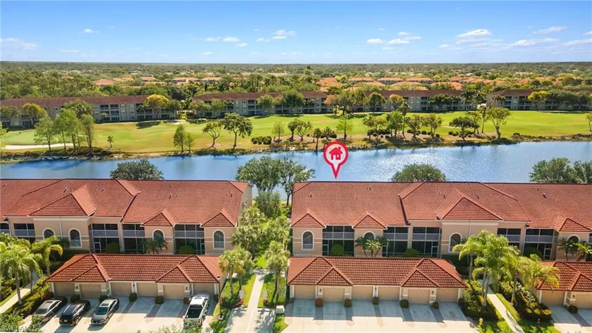 Bird's eye view featuring golf course view and a water view, detached garage.