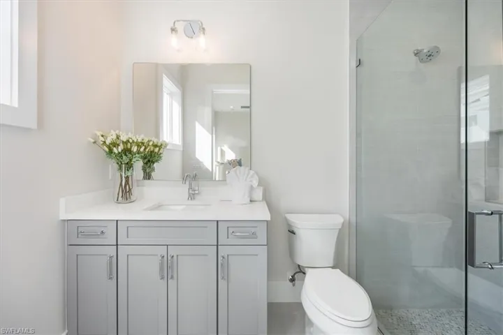 En suite bathroom 2