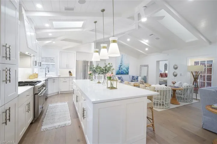 Main House - Dining Bar