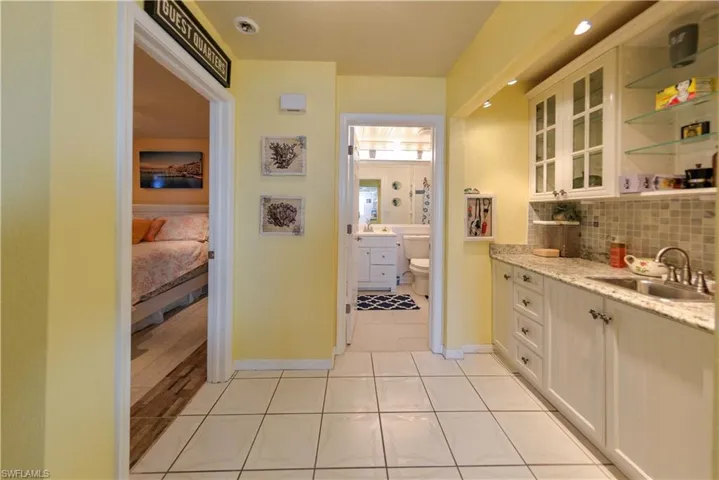 Living space with a ceiling fan, recessed lighting, and a closet with louvered bifold doors