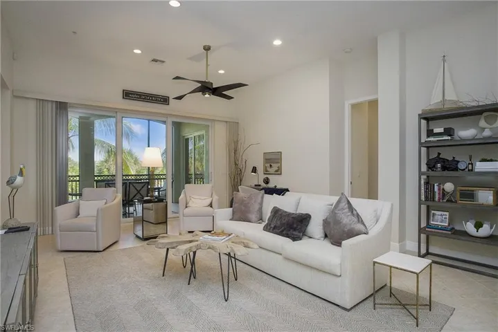 9239 Tesoro Ln 3-203, Naples, Florida 34114