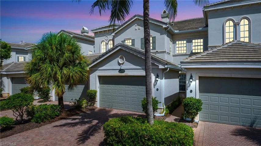 9239 Tesoro Ln 3-203, Naples, Florida 34114