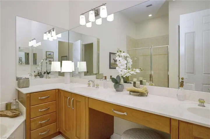 9239 Tesoro Ln 3-203, Naples, Florida 34114