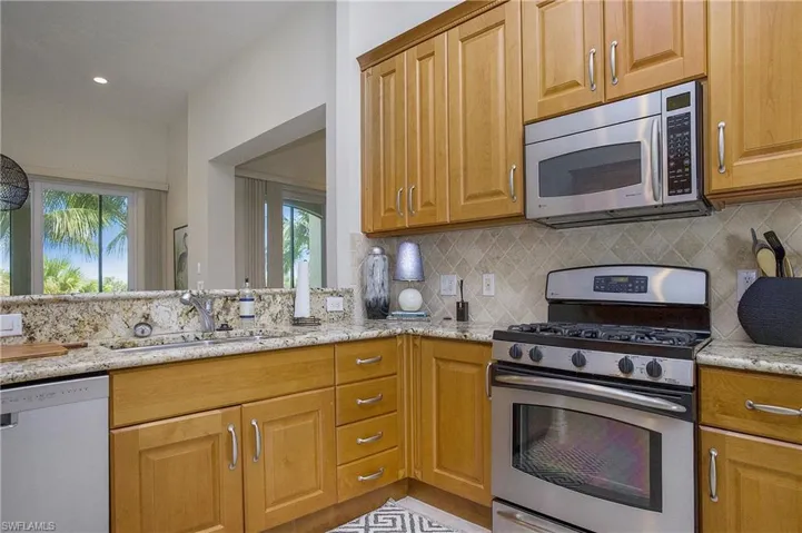 9239 Tesoro Ln 3-203, Naples, Florida 34114