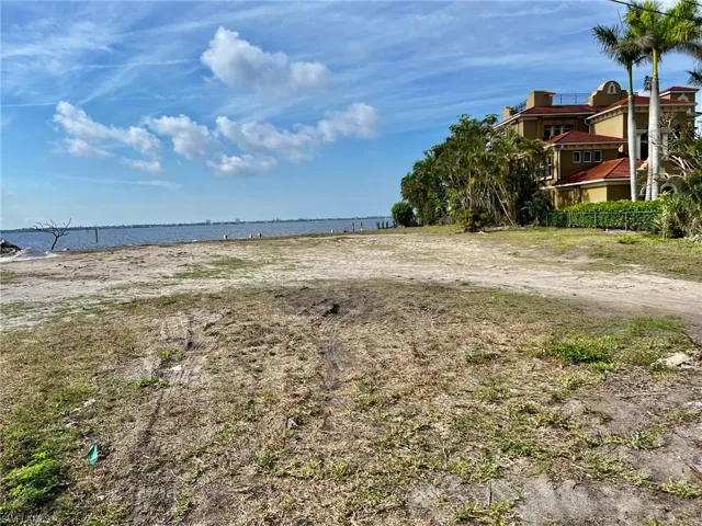 238 Bayshore DR, CAPE CORAL FL 33904