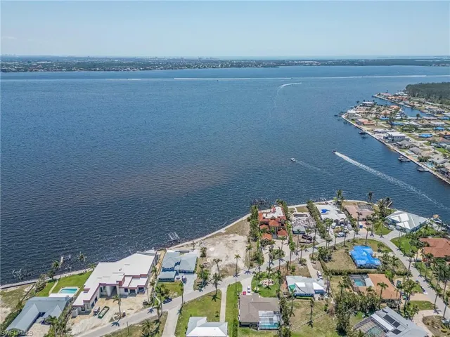 238 Bayshore DR, CAPE CORAL FL 33904