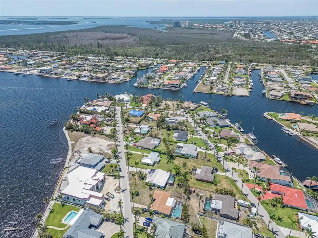238 Bayshore DR, CAPE CORAL FL 33904