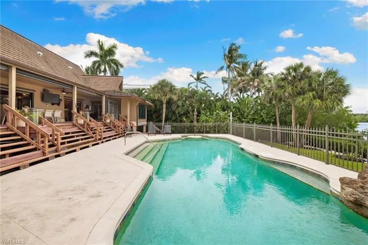 3695 Gordon Dr, Naples, Florida 34102