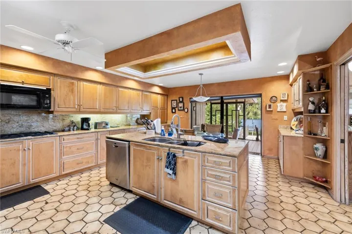 3695 Gordon Dr, Naples, Florida 34102