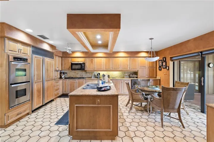 3695 Gordon Dr, Naples, Florida 34102