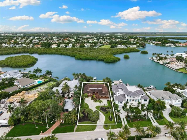 3695 Gordon Dr, Naples, Florida 34102