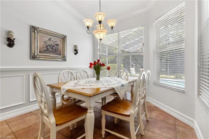 Dining Area/Breakfast Area + Breakfast Bar.