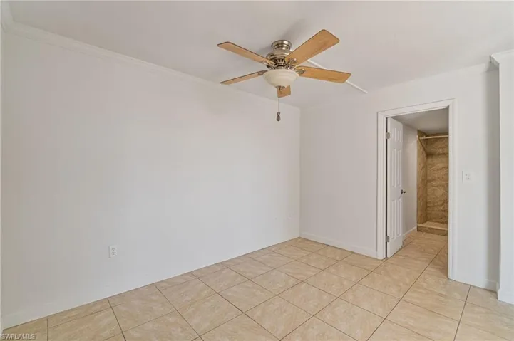 Unfurnished room featuring ornamental molding and ceiling fan