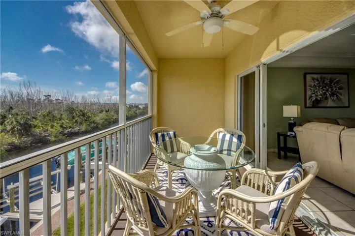 Balcony with ceiling fan