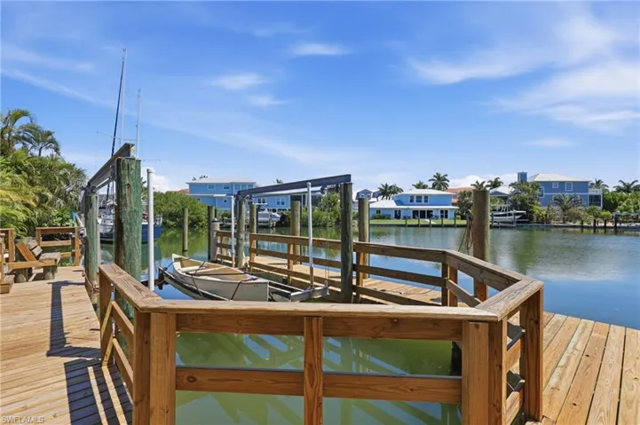 1748  Jewel Box  DR, Sanibel, FL 33957