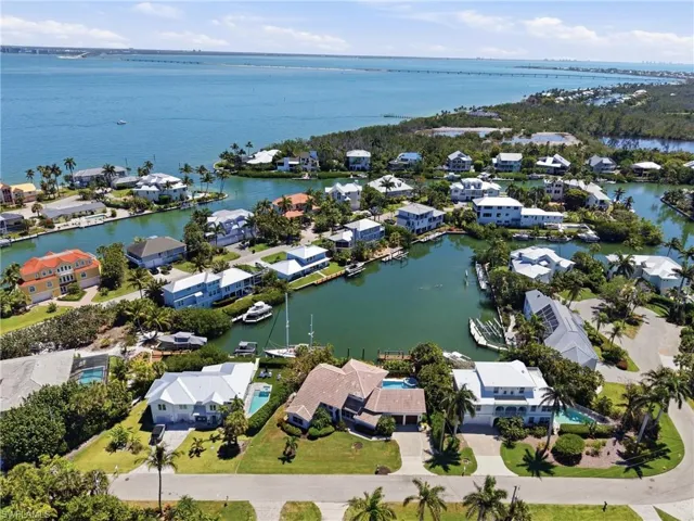 1748  Jewel Box  DR, Sanibel, FL 33957