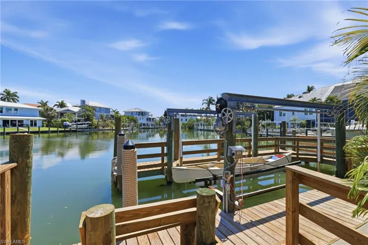 1748  Jewel Box  DR, Sanibel, FL 33957