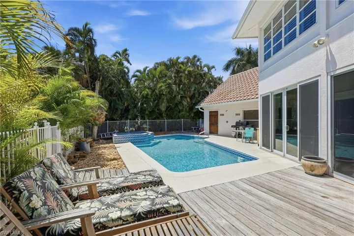 1748  Jewel Box  DR, Sanibel, FL 33957