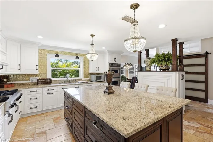 1748  Jewel Box  DR, Sanibel, FL 33957