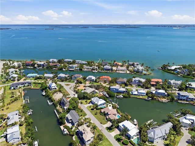 1748  Jewel Box  DR, Sanibel, FL 33957