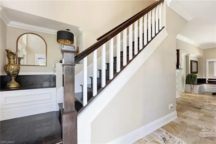 reading nook going upstairs