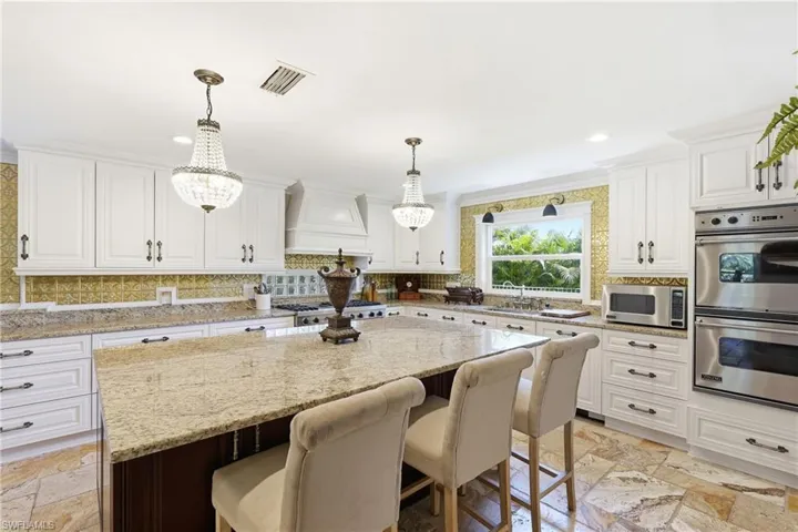 1748  Jewel Box  DR, Sanibel, FL 33957