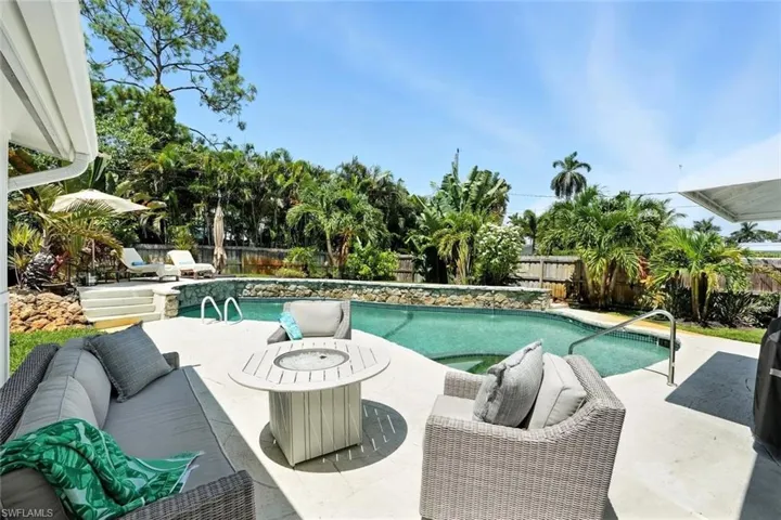 1063 22nd Ave N, Naples, Florida 34103