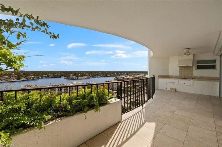 3951  GULF SHORE N BLVD, Naples, FL 34103