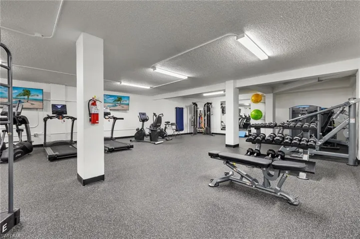 3951  GULF SHORE N BLVD, Naples, FL 34103