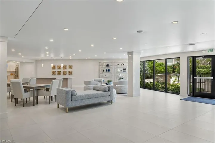 3951  GULF SHORE N BLVD, Naples, FL 34103