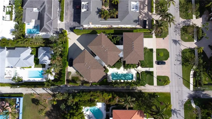 Birds eye view of property