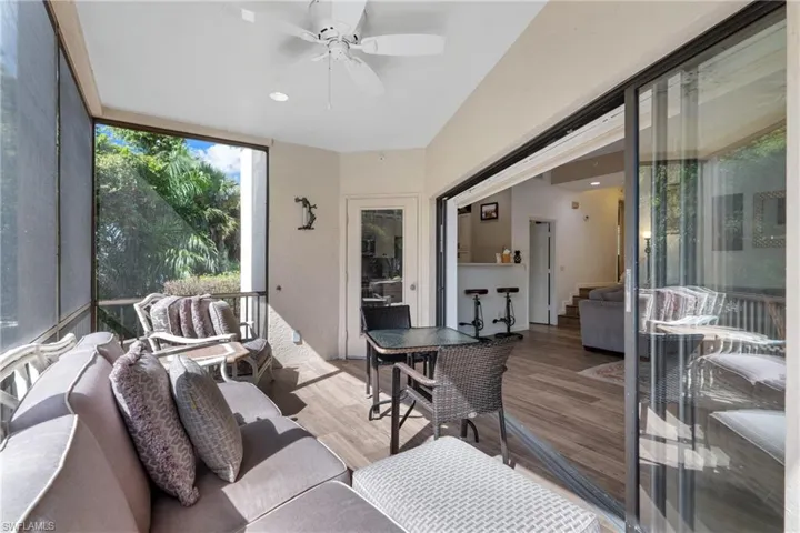 Sunroom / solarium with ceiling fan