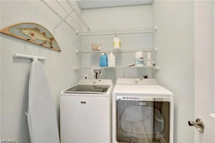 Washroom with independent washer and dryer
