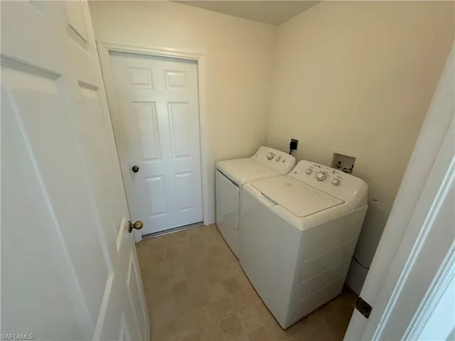 1701 Ne 26th Ter, Cape Coral, Florida 33909