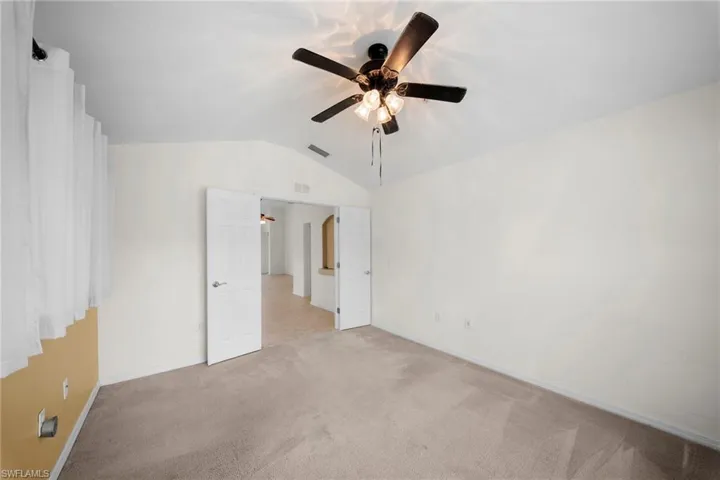 Vaulted ceiling with an attached ceiling fan and light fixture