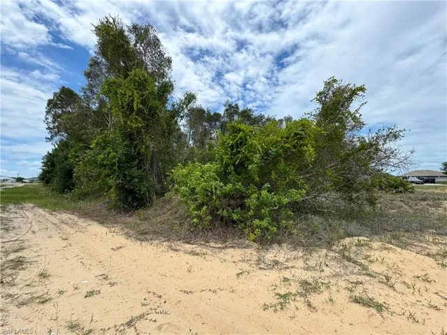 85  Milwaukee  BLVD, Lehigh Acres, FL 33974