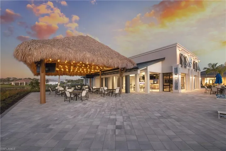 The Oak House Bar & Grille & Tiki Hut