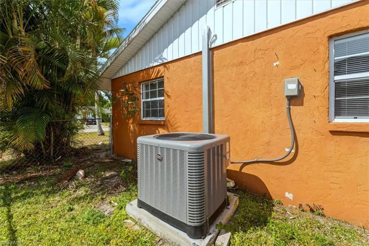 631 Se 34th Ter, Cape Coral Fl 33904