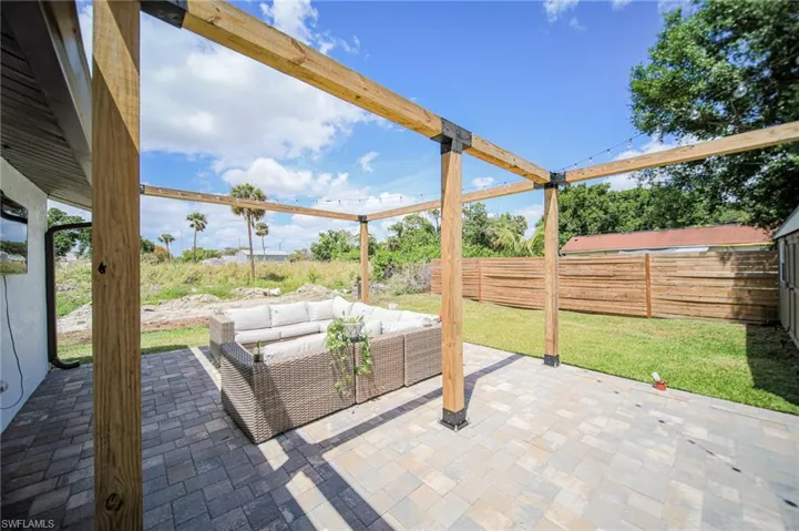 Fenced backyard, Pergola and outdoor sitting area patio/ Pergola patio de atras