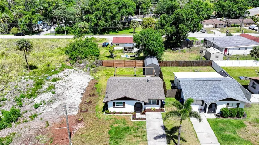 Vacant land included in sale of home/ Terreno está incluido en la venta