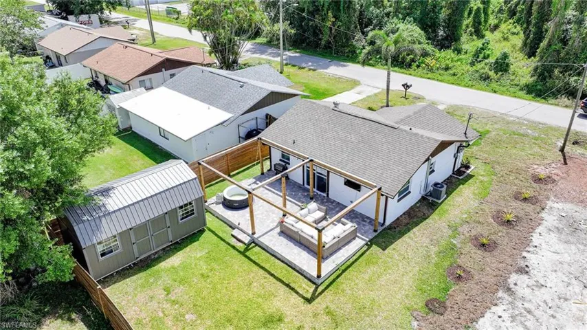 Vacant land included in sale of home/ Terreno adjunto esta incluido en la venta