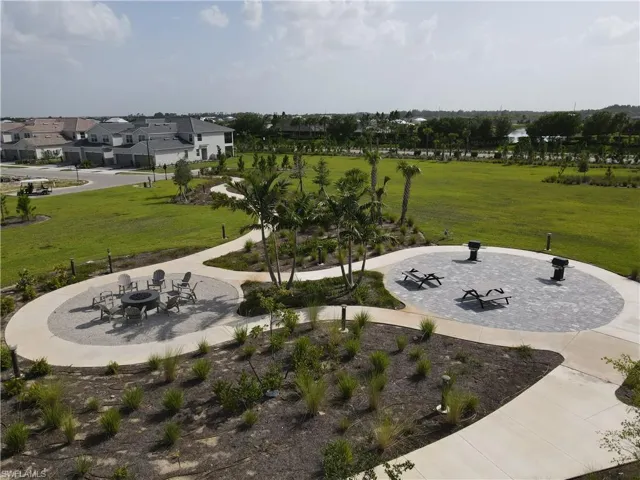 Willowgreen's community fire pits, picnic and grill area.