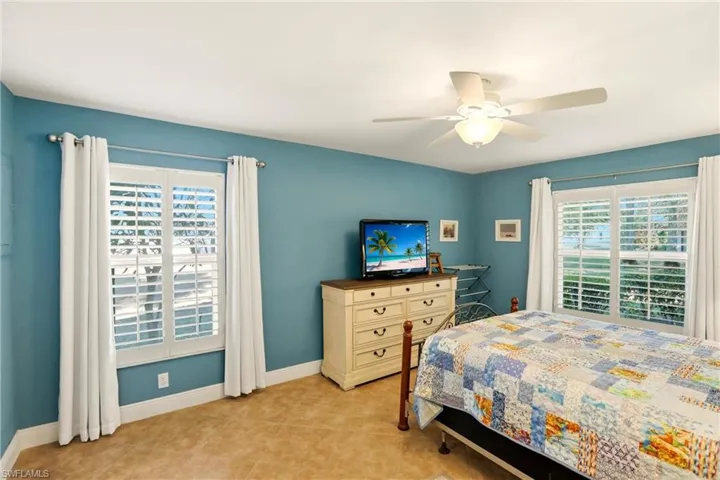 142 Old Tamiami Trl, Naples, Florida 34110