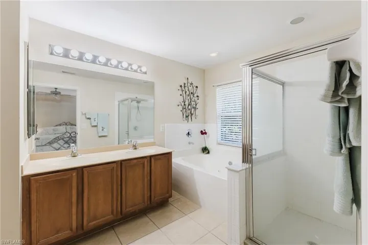 Master bath with dual sinks, jetted tub and separate shower