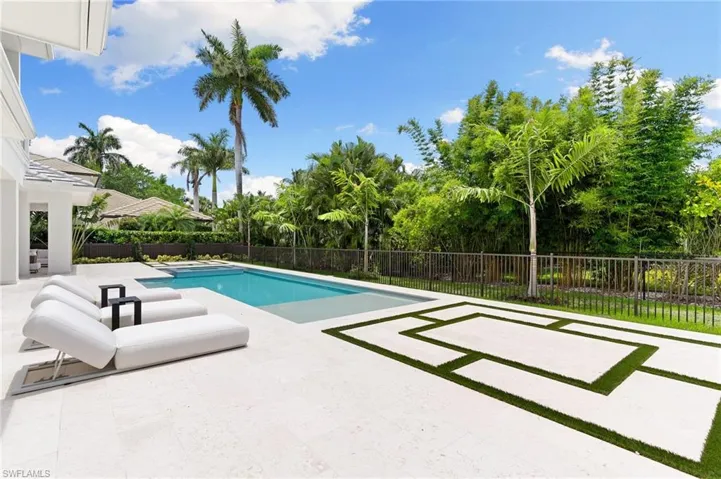 1985 Crayton Rd, Naples, Florida 34102