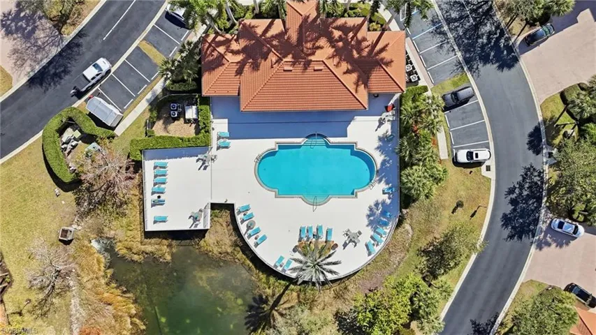 Bird's eye view of a pool area