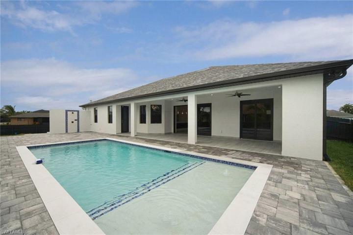 LARGE POOL AND LANAI