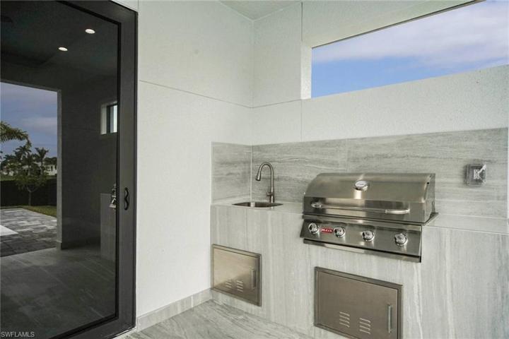outdoor kitchen